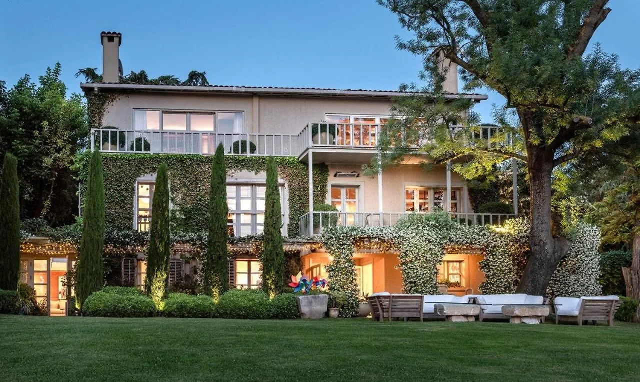Enchanting 22,000M2 Property And Elegant 5 Bedroom Manor Istanbul Vilă