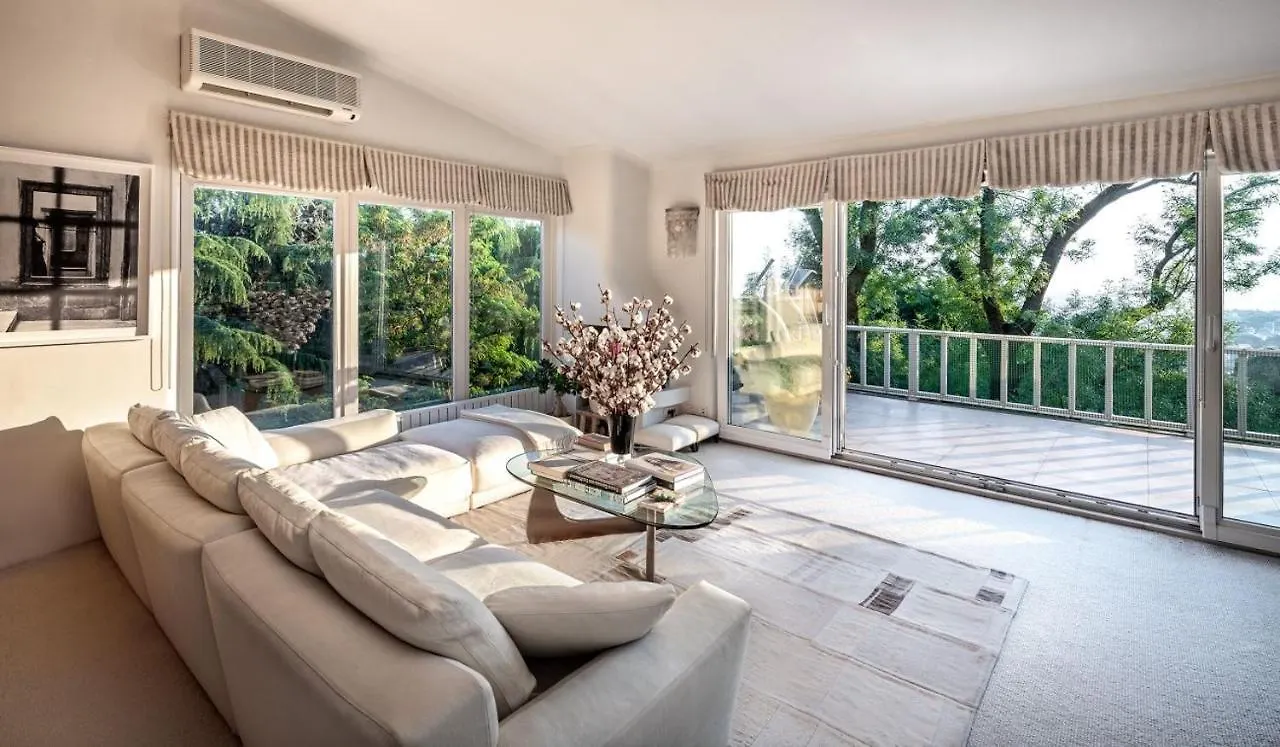 Enchanting 22,000M2 Property And Elegant 5 Bedroom Manor Istanbul Vilă