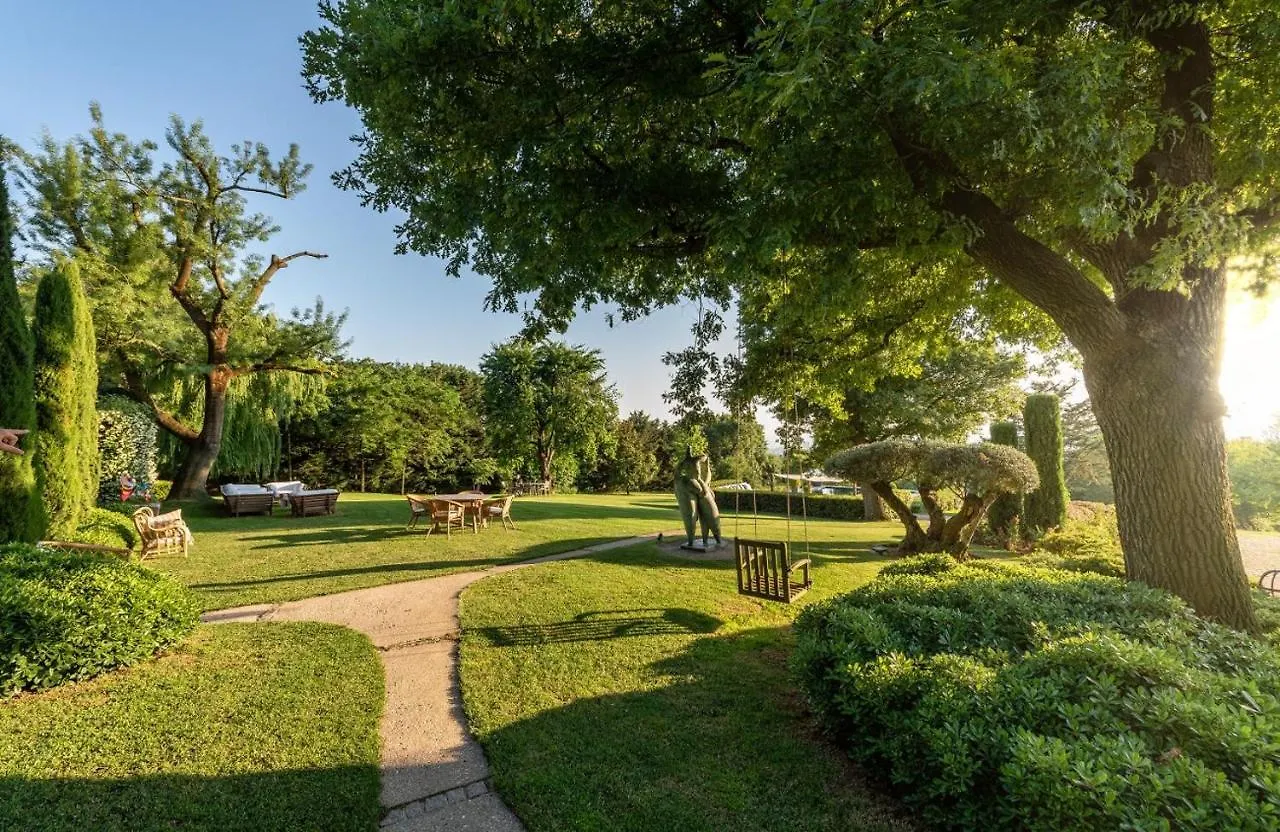 Enchanting 22,000M2 Property And Elegant 5 Bedroom Manor Istanbul 0*,  Turcia