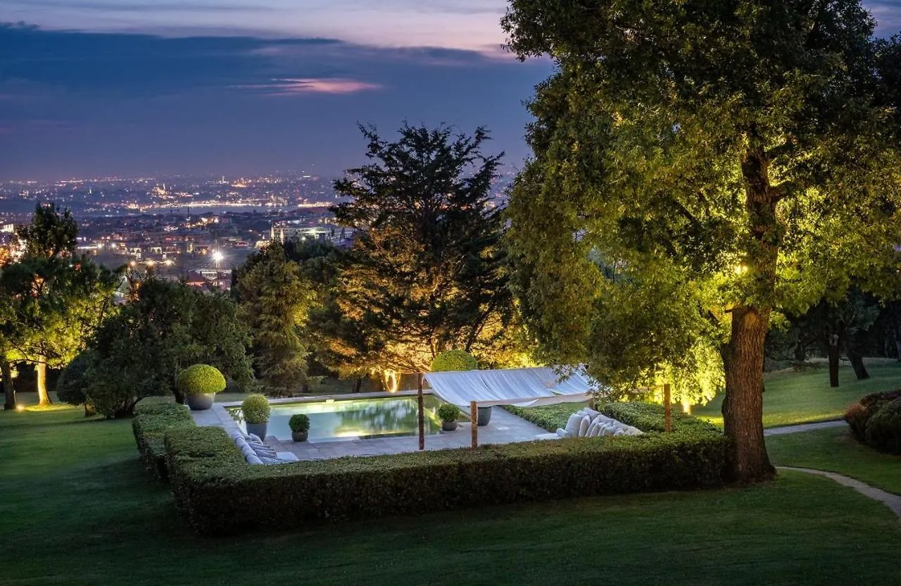 Enchanting 22,000M2 Property And Elegant 5 Bedroom Manor Istanbul Vilă
