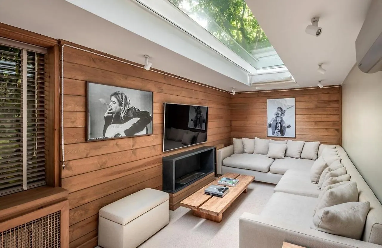 Enchanting 22,000M2 Property And Elegant 5 Bedroom Manor Istanbul 0*,  Turcia