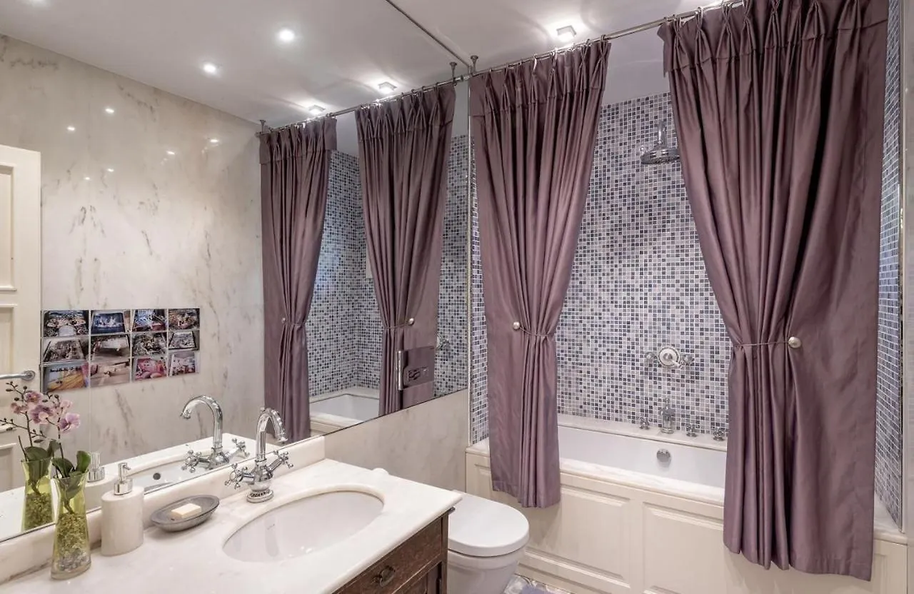 Enchanting 22,000M2 Property And Elegant 5 Bedroom Manor Istanbul 0*,