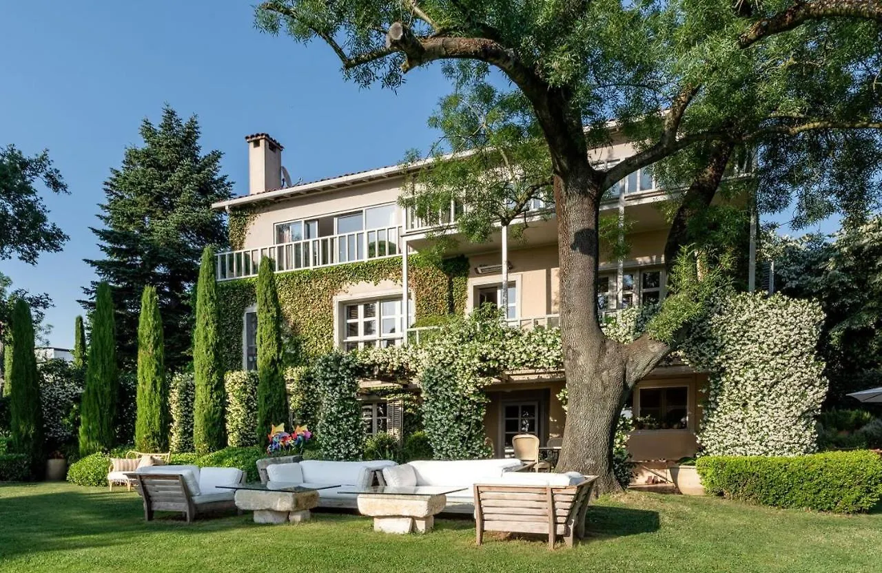 Enchanting 22,000M2 Property And Elegant 5 Bedroom Manor Istanbul
