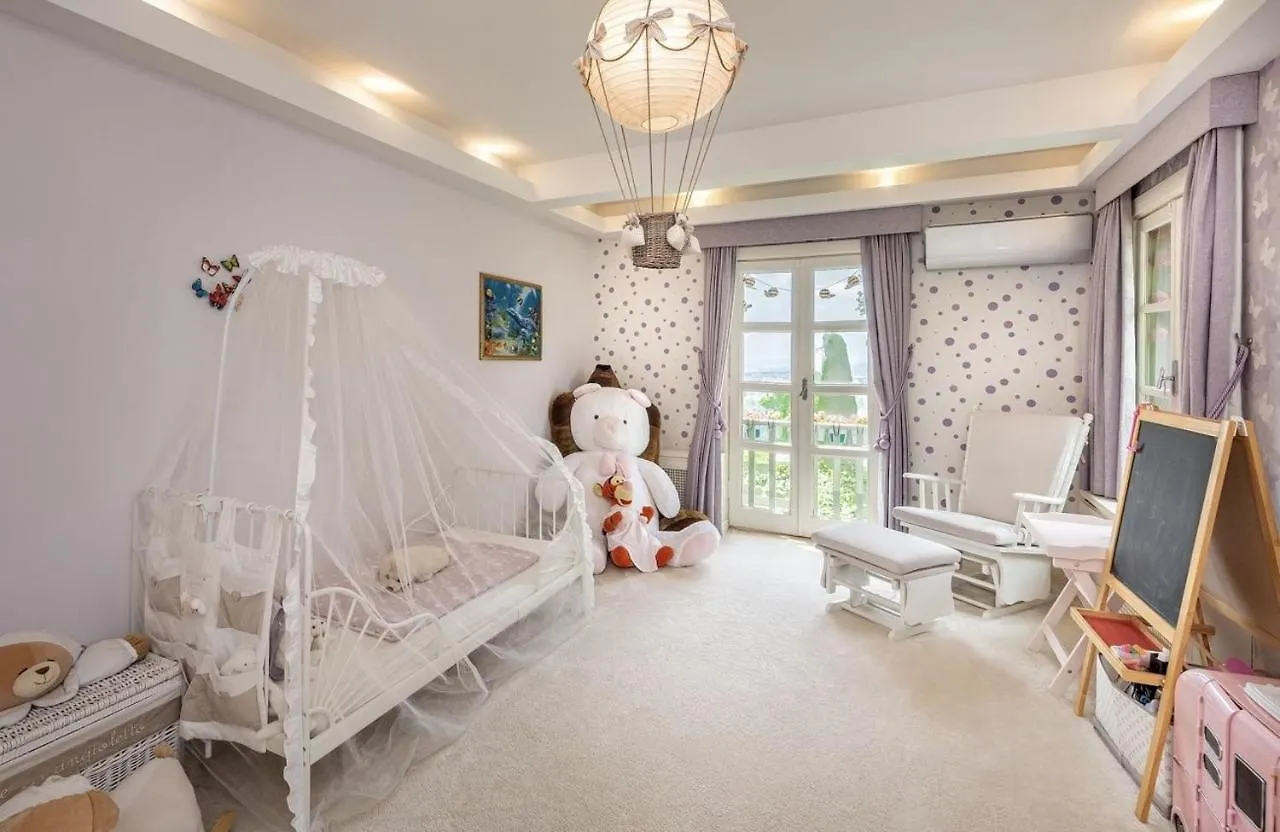 Vilă Enchanting 22,000M2 Property And Elegant 5 Bedroom Manor Istanbul