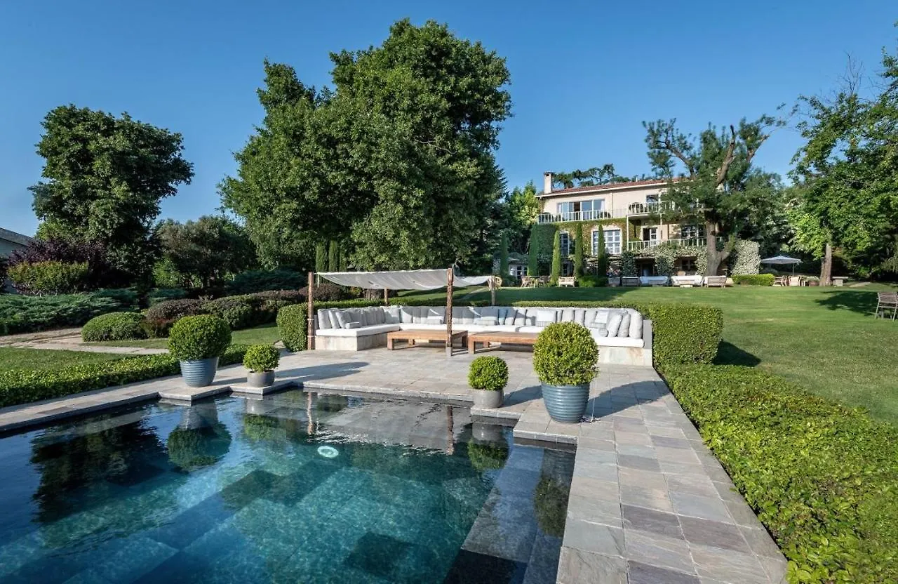 Vilă Enchanting 22,000M2 Property And Elegant 5 Bedroom Manor Istanbul