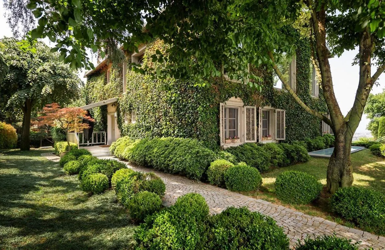 Enchanting 22,000M2 Property And Elegant 5 Bedroom Manor Istanbul Vilă