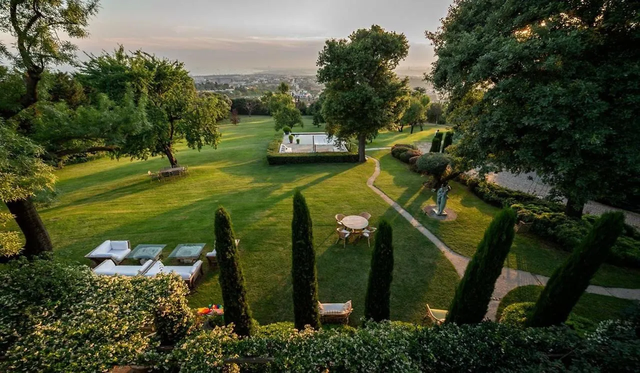 Enchanting 22,000M2 Property And Elegant 5 Bedroom Manor Istanbulská provincie 0*,  Turecko